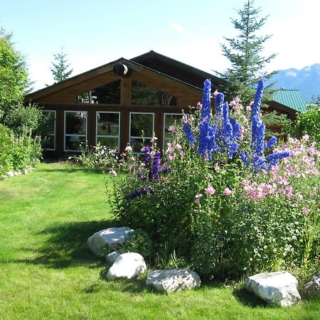 Whitewater Lodge Golden Exterior foto