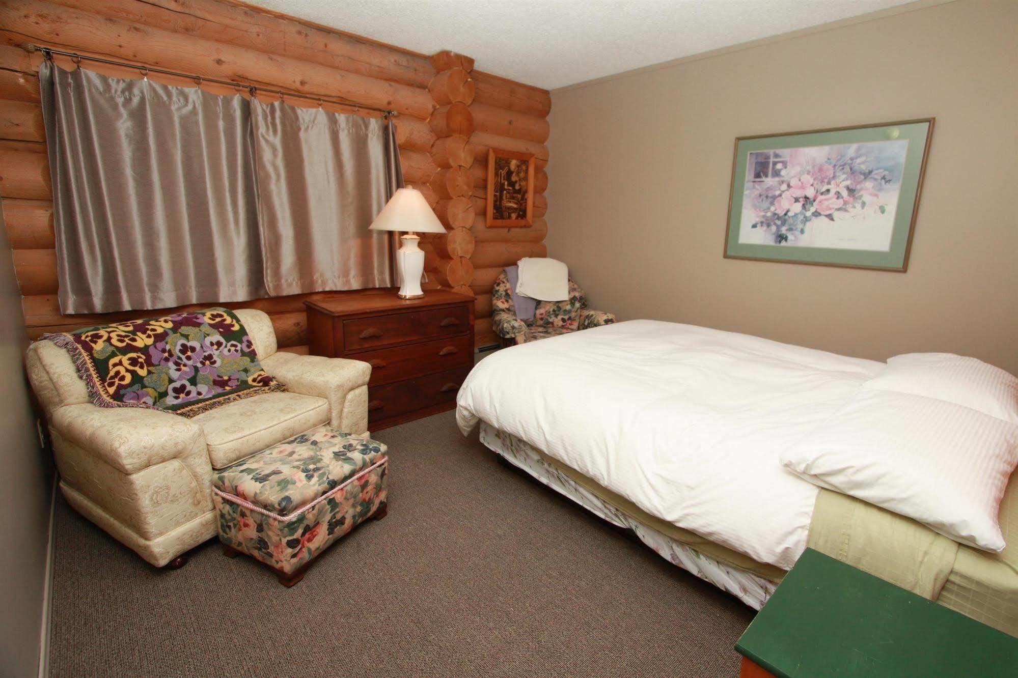 Whitewater Lodge Golden Exterior foto